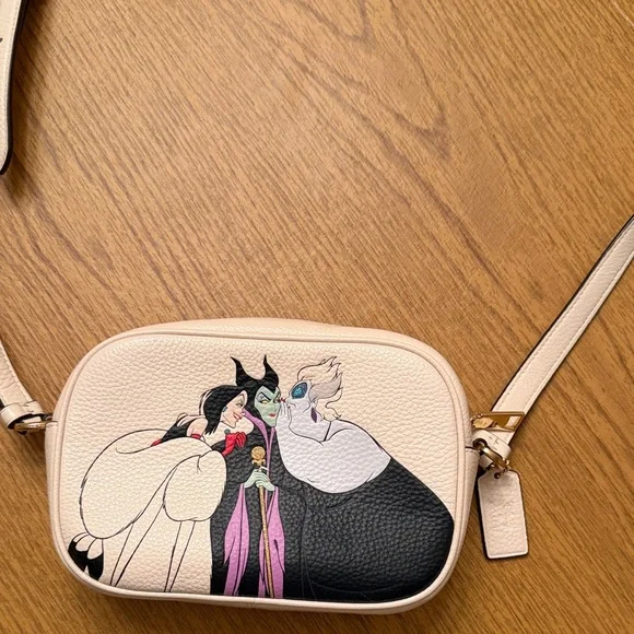 Coach Disney villains crossbody - Picture 1 of 7